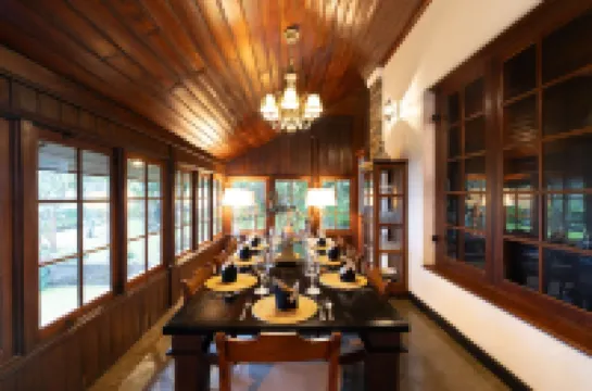 Garfield Bungalow by TONIK