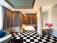 LUXURY Hotel Pham Van Dong 平 Triệu 站附近的飯店