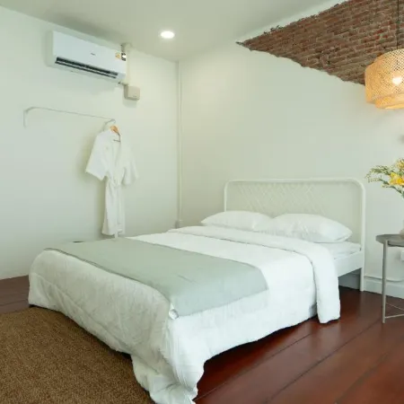 House of Patcha Hostel and Salon Отели рядом с достопримечательностью «Ват Траймит»