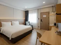 HippoTel Khaorang Phuket Town Hotels near King Power Phuket Complex