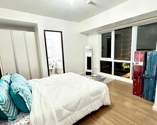 Spacious and Cozy 1BR Condo Unit in Abreeza Place 9th Floor โรงแรมในดาเวา