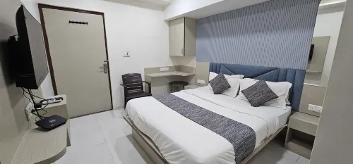 THE 7 ELEVEN HOTEL - New