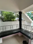 Latha Homestay - Airport Shuttle