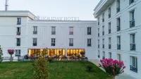 Holiday Hotel