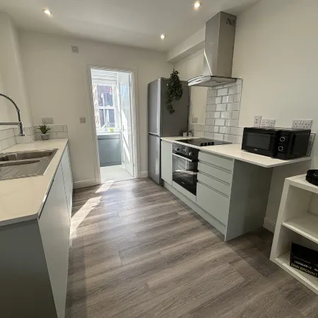 Old Silk Apartments - Luxury Studios, 1 & 2-Beds in Coventry City Centre by Covstays