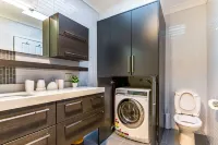 3BR  Retro Jungle Escape Near Darling Harbour Hotels in Ultimo