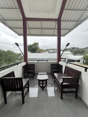 Puri Residence Hotel Отели в г. Sananwetan