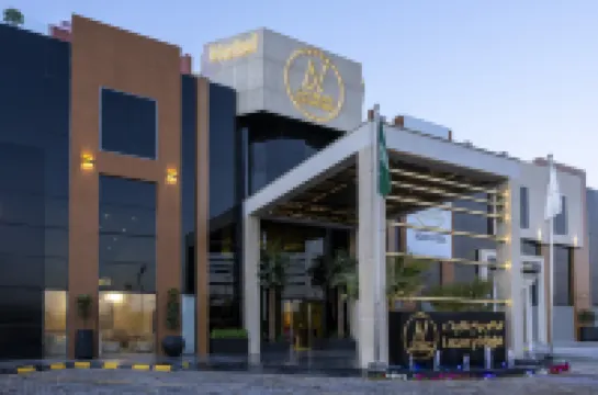 โรงแรม ลักชัวรี ไนท์ อัล ยาสมิน