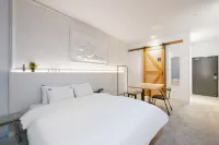 HOTEL ROAD - พร้อมอาหารเช้า