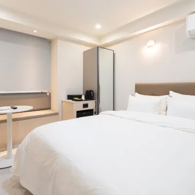 STAY SHWIM MOTEL MEGABOX 麻谷附近的飯店