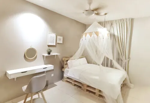 One Life Four Season Guest House @ Mahattan