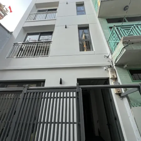 Trisstay Saigon - Dien Bien Phu Отели рядом с достопримечательностью «Конгресс-центр GEM Centre»