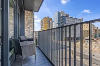 Luxury 2 Bedroom Apartment Near Slough Station | Balcony | - Condos