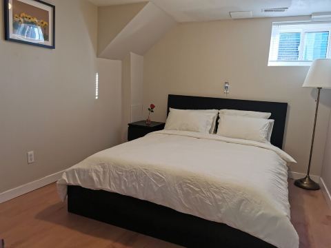 Cozy Private space in Whitby (2 beds +1 sofa bed)