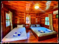The Mangrove Beach Resort Hoteles en Srae Ambel