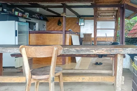 Rejeng Bungalow near Gangga Waterfall Lombok Отели в г. Genggelang