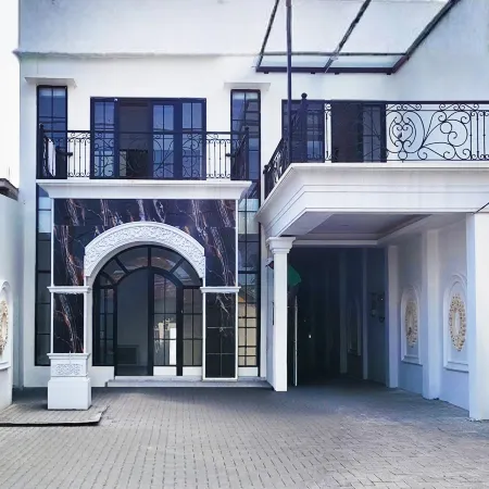 TwoSpaces Living at Nabila Semampir Homestay