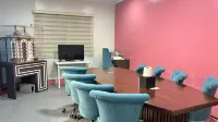 RedDoorz Premium @ RNJ Hotel