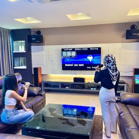 Ipoh Sky Pool Villa: 20 Pax with Kbox, Gym & BBQ