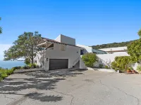 Panoramic Ocean View, 7 Bedroom Gated Villa, with Tennis Court and Swimming Pool Hotéis em Malibu