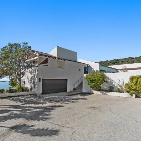 Panoramic Ocean View, 7 Bedroom Gated Villa, with Tennis Court and Swimming Pool