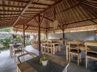 Golden Garuda Cottages at Diamond Beach Hills Hotels near بوكيت تيليتوبيز