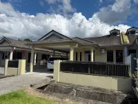 Landed Matang Emart 14pax 3carpark by HopeHome - Виллы