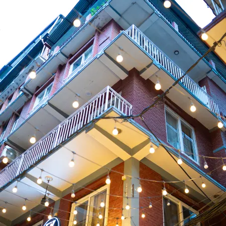 Z Cafe and Apartment