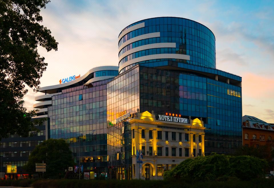 Hotel Pupin Novi Sad - Housity