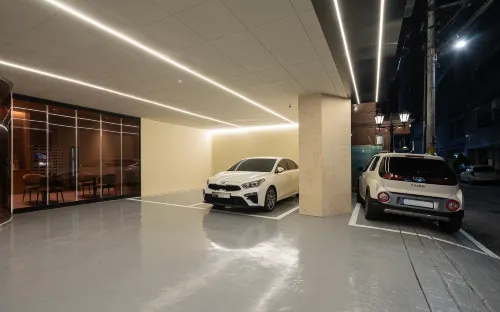 Seongnam Brown Dot - parking
