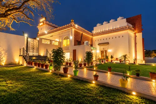 Haveli Ulfat Rai - Chaubeyji's Heritage Hotel - 4-Star