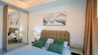 Laguna Beach Resort 2 | Pool & Free Utilities - parking