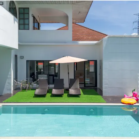 9 BR Pool Villa near Shopping Mall.