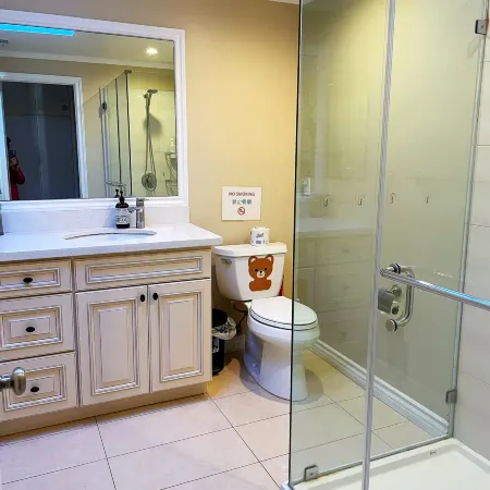 Monterey Park Master Suite | Private Bath | Free Parking Отели в г. Монтерей Парк