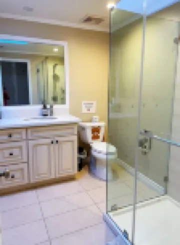 Monterey Park Master Suite | Private Bath | Free Parking