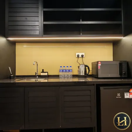 The Stallionz Classy Suites by LH