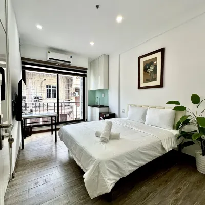 Hanoi IRIS Homestay - 34 Nguyen Hong โรงแรมใกล้เจดีย์ลัง