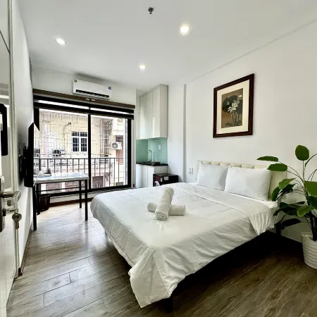 Hanoi IRIS Homestay - 34 Nguyen Hong Отели рядом с достопримечательностью «Перекресток Со»