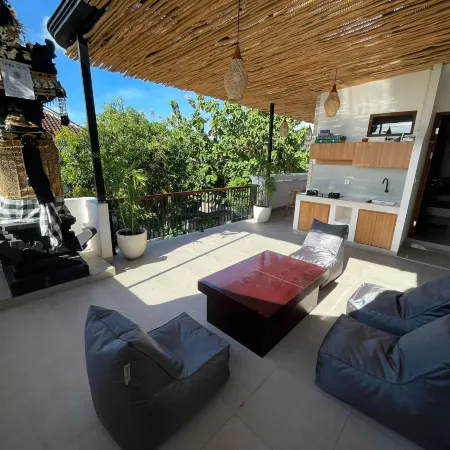 Lovissa Guest House - GWK Uluwatu
