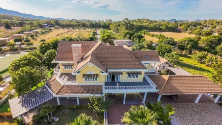 Darad Valley - Grand Villa Escape Отели рядом с достопримечательностью «Muak Lek waterfall»