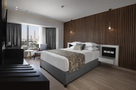 V Hotel Cairo Отели рядом с достопримечательностью «Мечеть аль-Акмар»