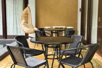 25P Muji | Black & White Kajang Villa with 100" TV