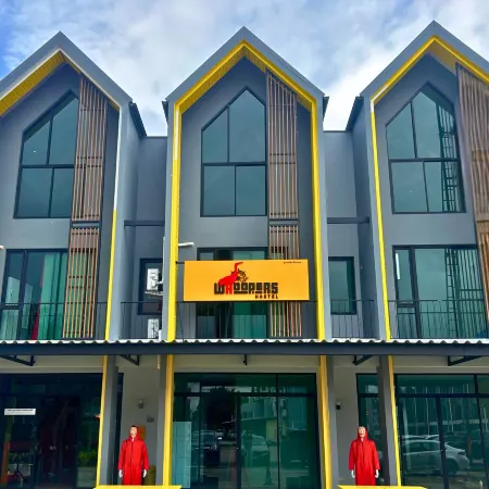 Whoopers Hostel Ao Nang - By The Beach