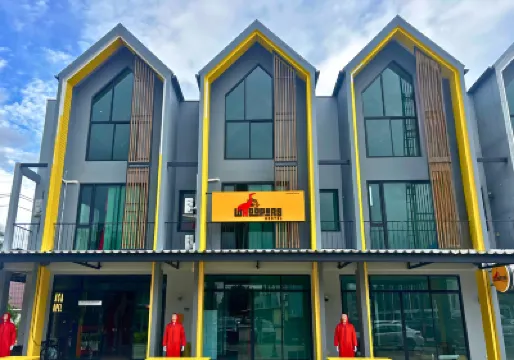 Whoopers Hostel Ao Nang - By The Beach Hotels near Nopharat Thara Beach