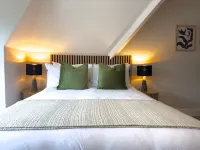Comfortable Family Room with Double & Single Bed Hotels in 