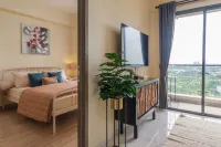 Calma 2BR IV @Skyhouse Apartment - Хоумстей
