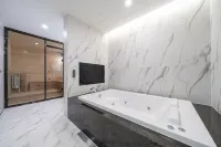 Hotel Bliss