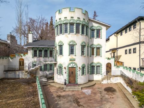 Kaga City Center Castle-A Step Back in Time