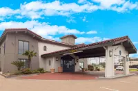 Studio 6 Beaumont, TX فنادق في بومونت