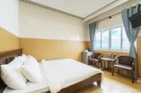 Cherry Bean Hotel Night Market